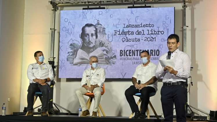 La inauguración estuvo acompañada de poesía y danza.