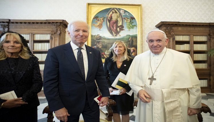 "En el transcurso de sus cordiales conversaciones, se ha hablado del compromiso común con la protección y el cuidado del planeta, publicó el Vaticano. /AFP