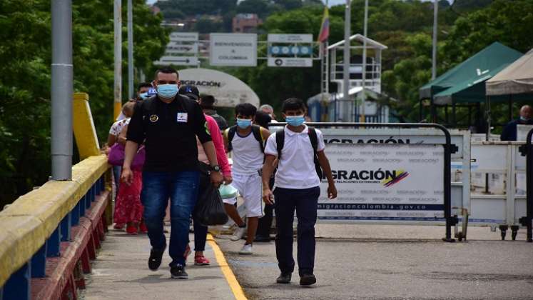 Por ahora solo hay paso para estudiantes y permisos médicos. / Foto: Pablo Castillo / La Opinión 