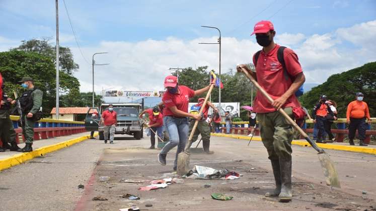 Por ahora, las autoridades venezolanas solo permiten el cruce de estudiantes y de pacientes con permisos médicos. /Foto: Pablo Castillo / La Opinión 