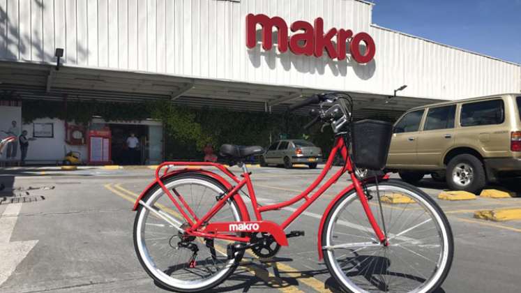 Programa ‘Makro pedalea’, el cual está a disposición de los trabajadores y consiste en prestar bicicletas a los colaboradores para que puedan movilizarse de la casa al trabajo. / Foto tomada de Facebook