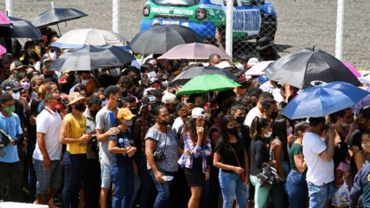 Brasil  despide a joven cantante Marília Mendonça