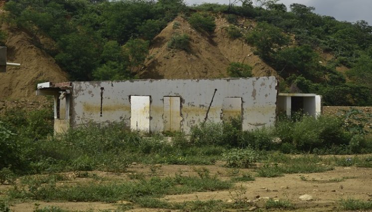 Un año de la tragedia en 23 de Enero Hay casas abandonadas que se convirtieron en guarida de delincuentes. / Foto: Pablo Castillo / La Opinión