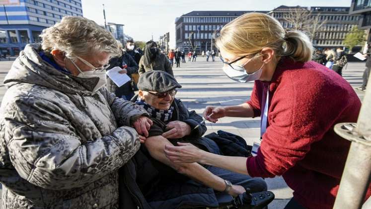 la Covid persistente sería una cuestión psicológica, no una secuela física del contagio. /AFP