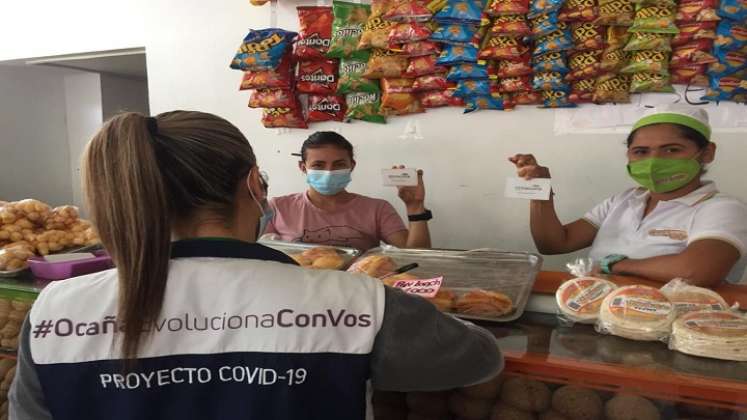 El equipo Covid vigila los establecimientos comerciales.