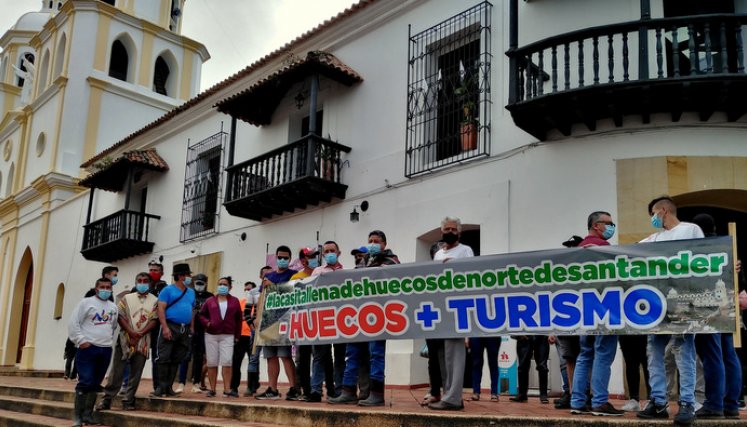 Protesta al frente de la Alcaldía de Chinácota