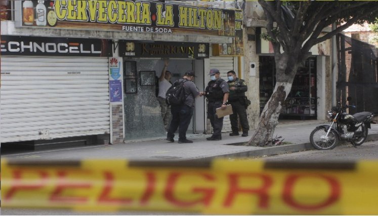 Intentaron robar una joyería pero no pensaron que les iban a disparar