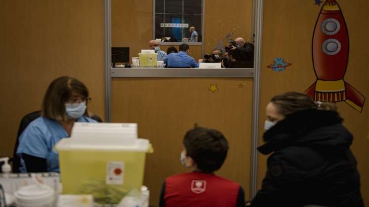 Fuera de Europa, este inmunizante Pfizer ya fue aprobado para niños de entre 5 y 11 años. /AFP