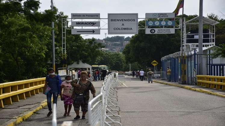 Habilitan paso peatonal en puente Francisco de Paula Santander./Foto: La Opinión