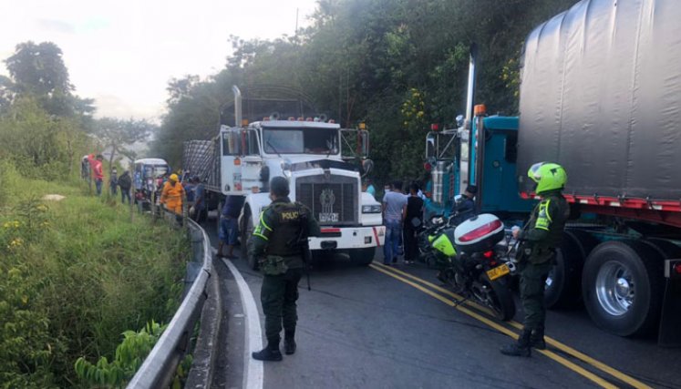 El personal pudo mover el vehículo siniestrado a un lado de la calzada. / Foto: Cortesía