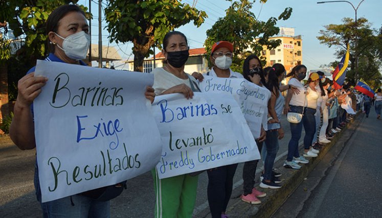 Hermano de Hugo Chávez renuncia a gobernación de Barinas 