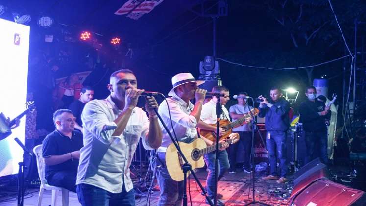 Artistas criollos muestran su talento en las fiestas patronales de Ábrego.