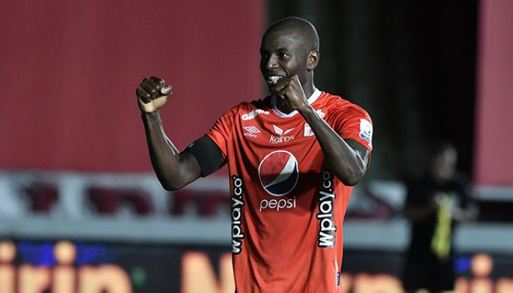 El fútbolista del América Adrián Ramos, también se vio afectado por una posible arritmia.