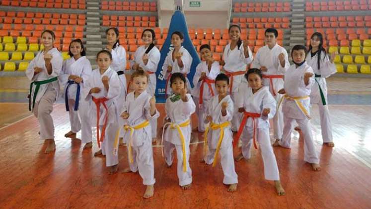 La Liga Nortesantandereana Karate realizó los últimos exámenes del año para el cambio de cinturones de sus deportistas. 