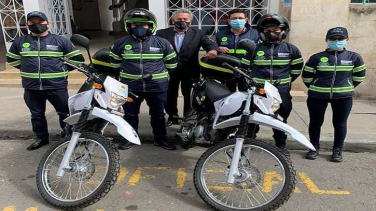 Los cuatro agentes están a cargo del municipio. Foto: Cortesía/La Opinión.