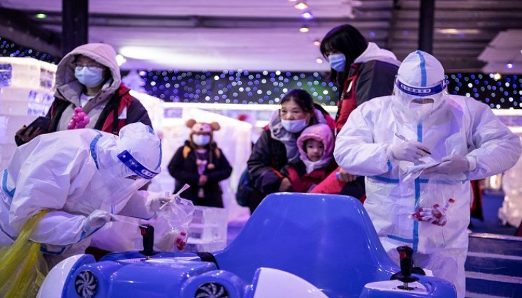 los habitantes de Xi'an no pueden salir de la ciudad por tren sin una carta oficial./AFP