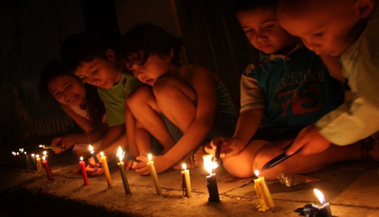 El Instituto Colombiano de Bienestar Familiar adelanta una campaña llamada “¡La fiesta eres tú, no la pólvora!, para evitar que las niñas, niños y adolescentes resulten lesionados con estos elementos. / Foto: Archivo / La Opinión 