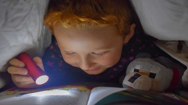 Niño leyendo