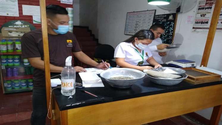 El laboratorio móvil recorre las fincas cafeteras de la zona del Catatumbo.