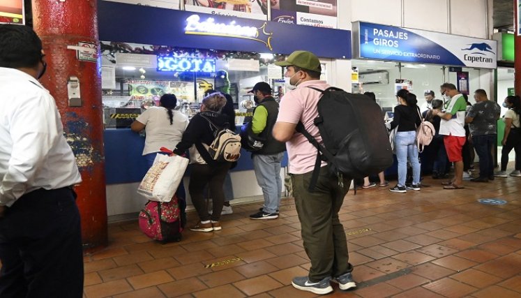 La mayor recomendación es no tomar el servicio de transporte de pasajeros por carretera fuera de la terminal, ya que este es un servicio ilegal. /Foto: Jorge Gutiérrez  