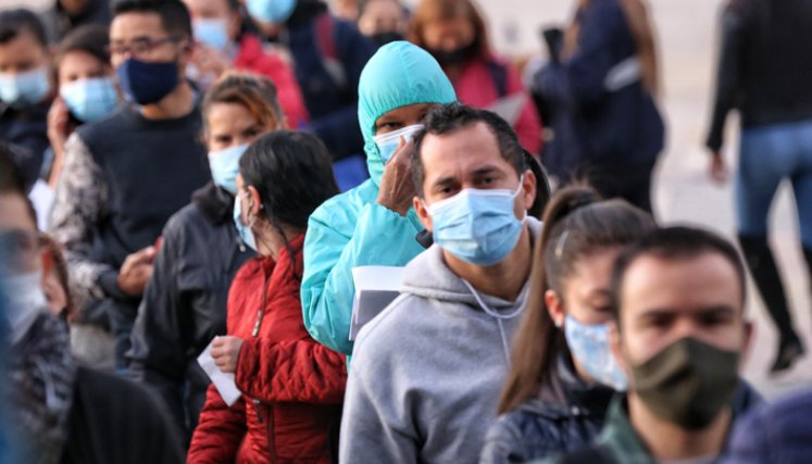 Las autoridades sanitarias de Bogotá recomendaron a la ciudadanía aislamiento de manera inmediata una vez presente síntomas de carácter respiratorio. / Foto: Colprensa 