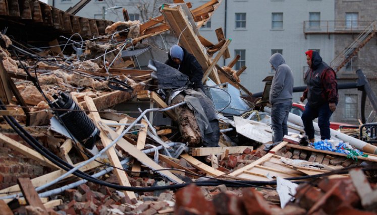 Fotos y videos compartidos en redes sociales de la ciudad de Mayfield, en Kentucky, muestran edificaciones destruidas por la tormenta. / Foto: AFP