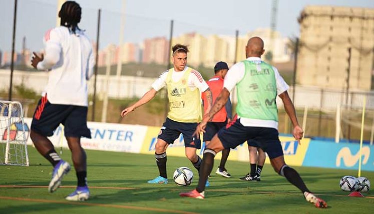 El grupo también tuvo poco de fútbol. En la foto, Yimmy Chará, en acción.