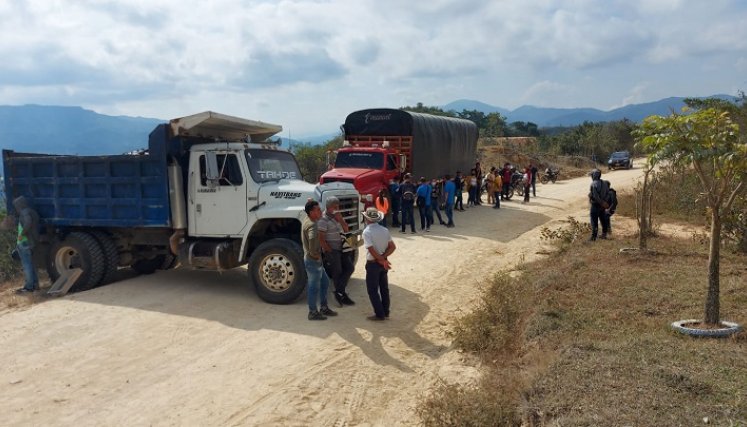 Los protestantes reclaman la construcción de un acueducto rural.