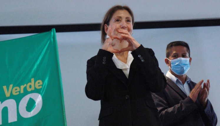 Ingrid Betancourt Ingrid Betancourt oficializó su precandidatura a la Presidencia desde su partido Verde Oxígeno.