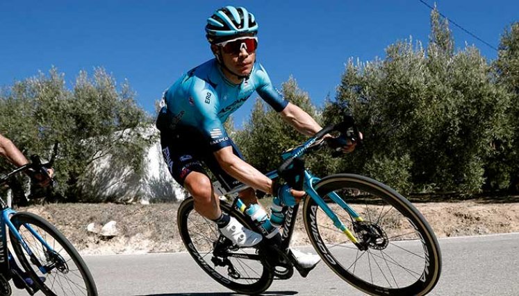 Buena actuación tiene el pedalista colombiano Miguel Ángel López en la Vuelta a Andalucía