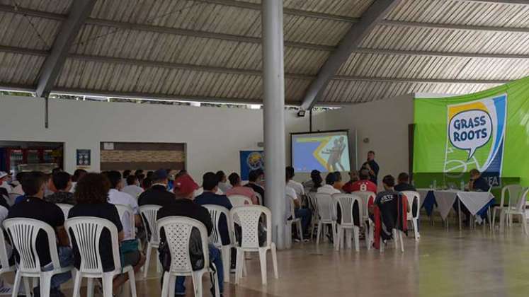 En el auditorio de Comfaoriente en Villa Silvania se lleva a cabo el seminario para entrenadores 