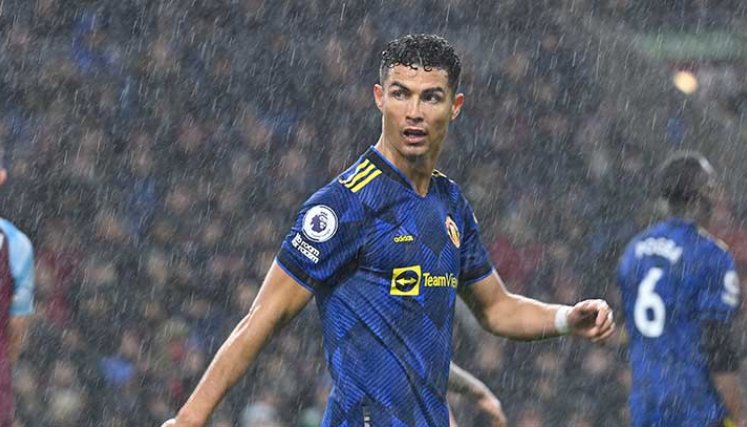 Cristiano Ronaldo jugó 22 minutos en el empate de su equipo Manchester United.