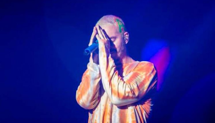 J Balvin pide oraciones por su mamá, que fue llevada a una clínica por covid-19