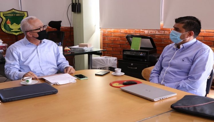 El alcalde adquiere compromisos con el rector de la Normal Superior.