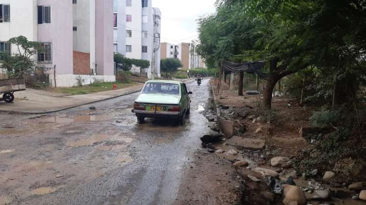 La vía está en pésimas condiciones. / Foto: Deicy Sifontes / La Opinión 