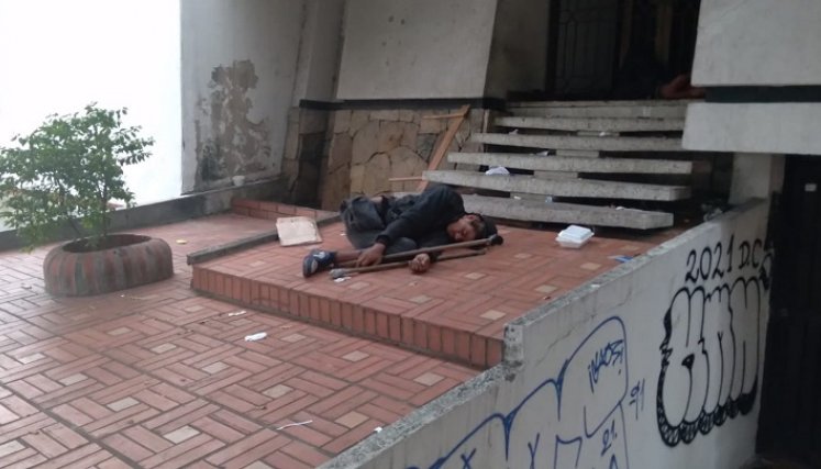 Los habitantes de calle deambulan de día y noche, muchos son migrantes./Foto: La Opinión