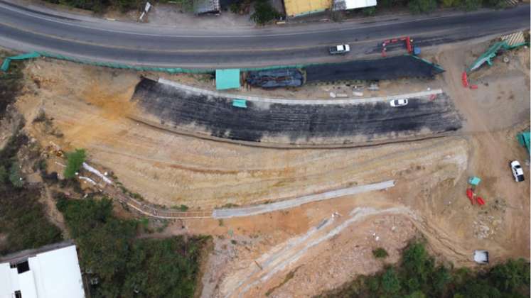 Trabajan en los acceso del nuevo puente. Foto: Cortesía/La Opinión. 