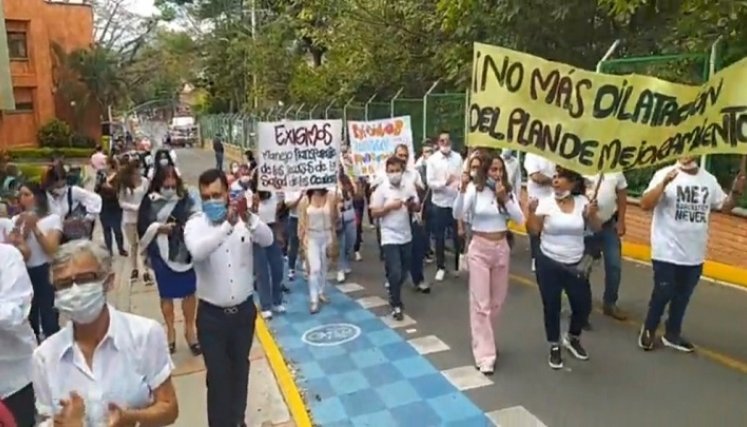 Los manifestantes no darán el brazo a torcer.