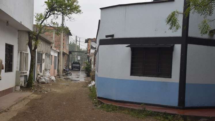 En esta callejuela fue abandonado el Toyota Corola.