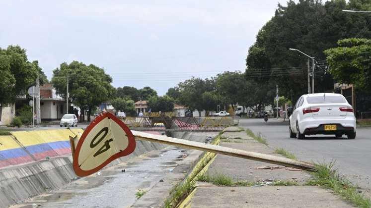 Doblan los parales de las señales de tránsito para llevárselas 