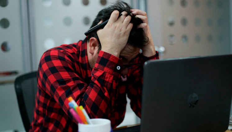 ¿Qué es la psicología positiva y cómo influye en la salud mental en el trabajo?