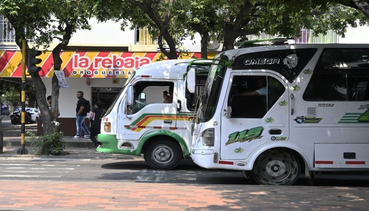 Conductores esperan que aumente el pasaje. / Foto: Jorge Gutiérrez / La Opinión 