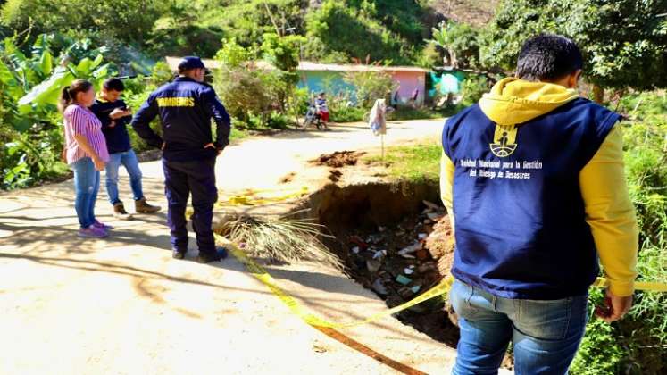 En máxima alerta se encuentran organismos de socorro para atender las emergencias ocasionadas por la ola invernal. Se levanta un censo de los damnificados para entregar las ayudas humanitarias.