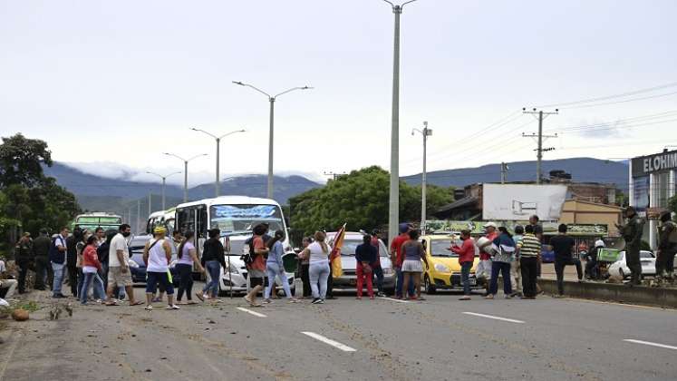 La protesta se realizó en horas de la mañana. / Foto: Jorge Gutiérrez / La Opinión 