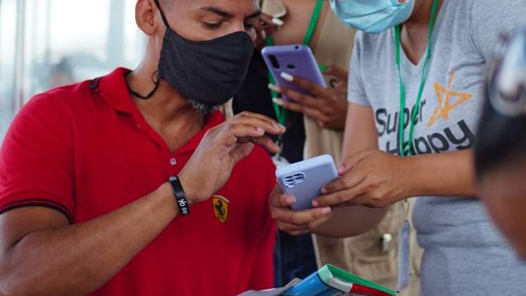 Advierten a las personas que tengan cuidado con las estafas en redes sociales. / Foto: Cortesía / La Opinión 