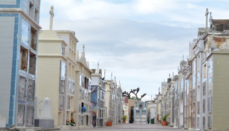 En el cementerio central de Ocaña se encuentra enterrado el tesoro del sacerdote Alejo María Buceta y en torno a ese episodio se han tejido narraciones fantásticas. 