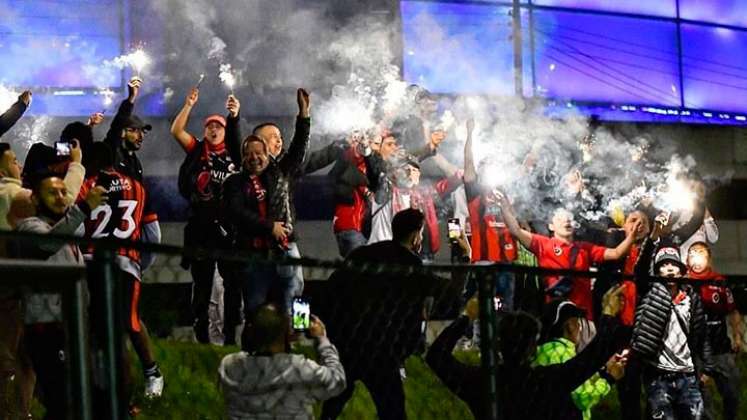 Hinchas del Cúcuta Deportivo 2022, en Bogotá.