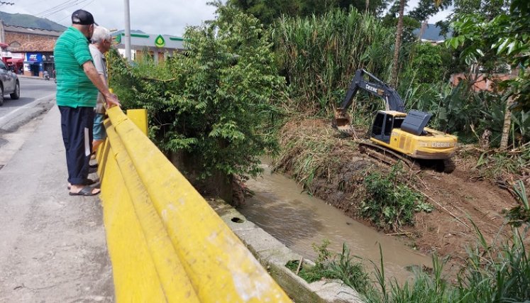 Varias entidades coordinan el dragado del río en el sector de Las Llanadas./ Foto:Javier Sarabia/La Opinión