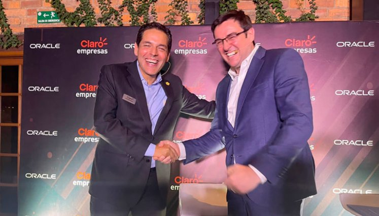 Carlos Zenteno, presidente de Claro Colombia y Germán Borromei, gerente general de Oracle para Colombia y Ecuador.