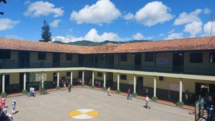 Muchas historias de espantos se tejen en el centenario colegio José Eusebio Caro de Ocaña. Celadores, estudiantes y maestros han percibido la presencia de las fuerzas sobrenaturales.